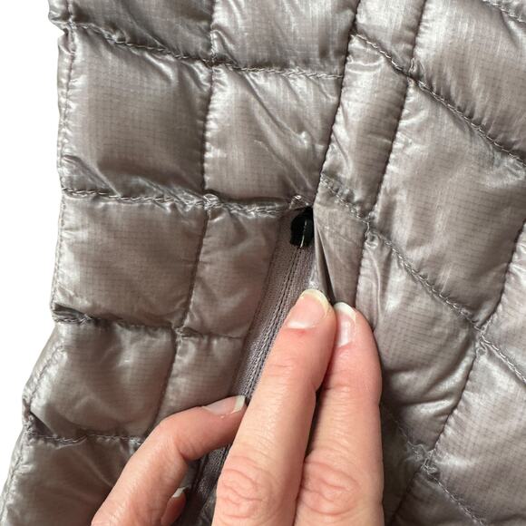 The North Face Quilted Jacket - Picture 5 of 12